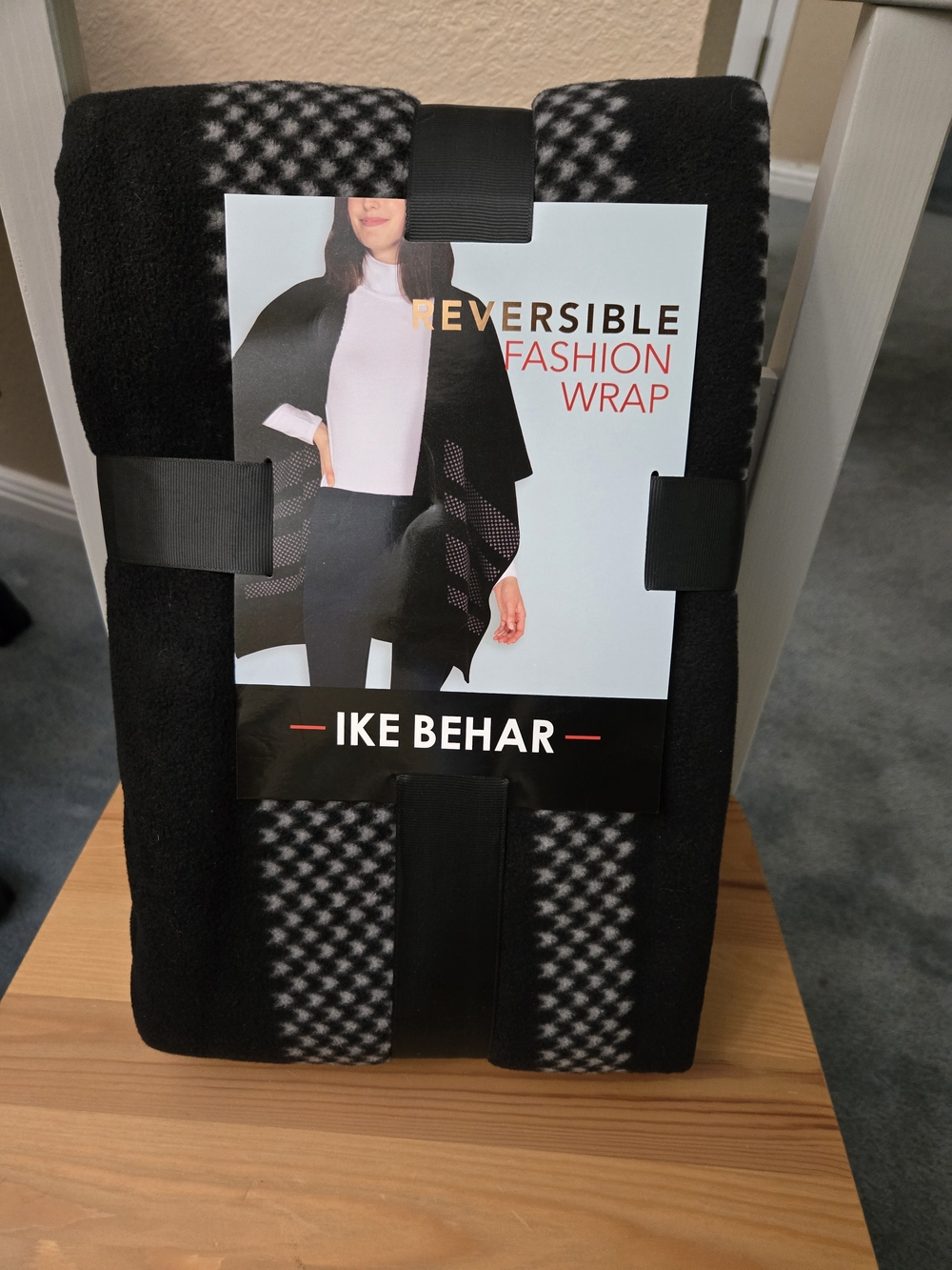 Ike Behar Reversible Fashion Wrap - Black and Gray